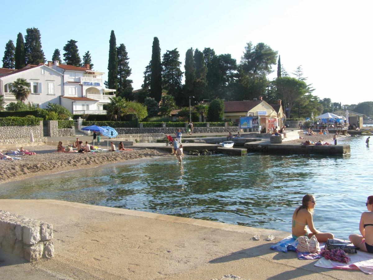 Guest House Tom Malinska Bagian luar foto