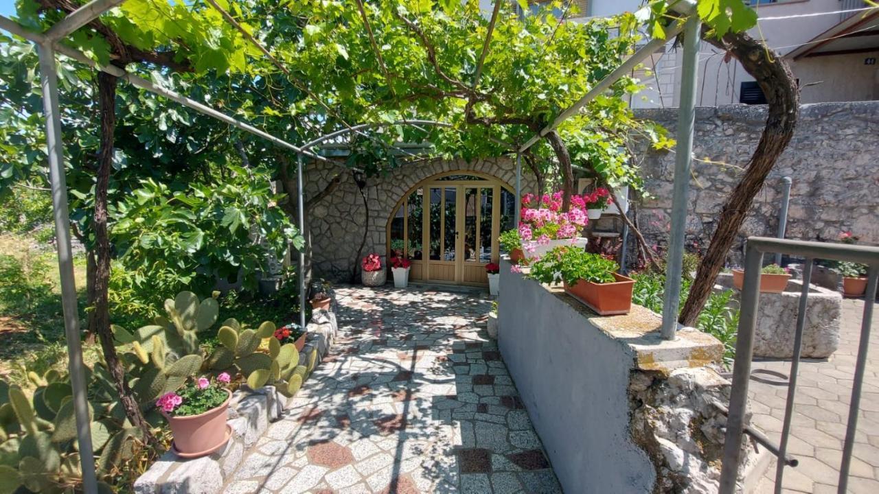 Guest House Tom Malinska Bagian luar foto