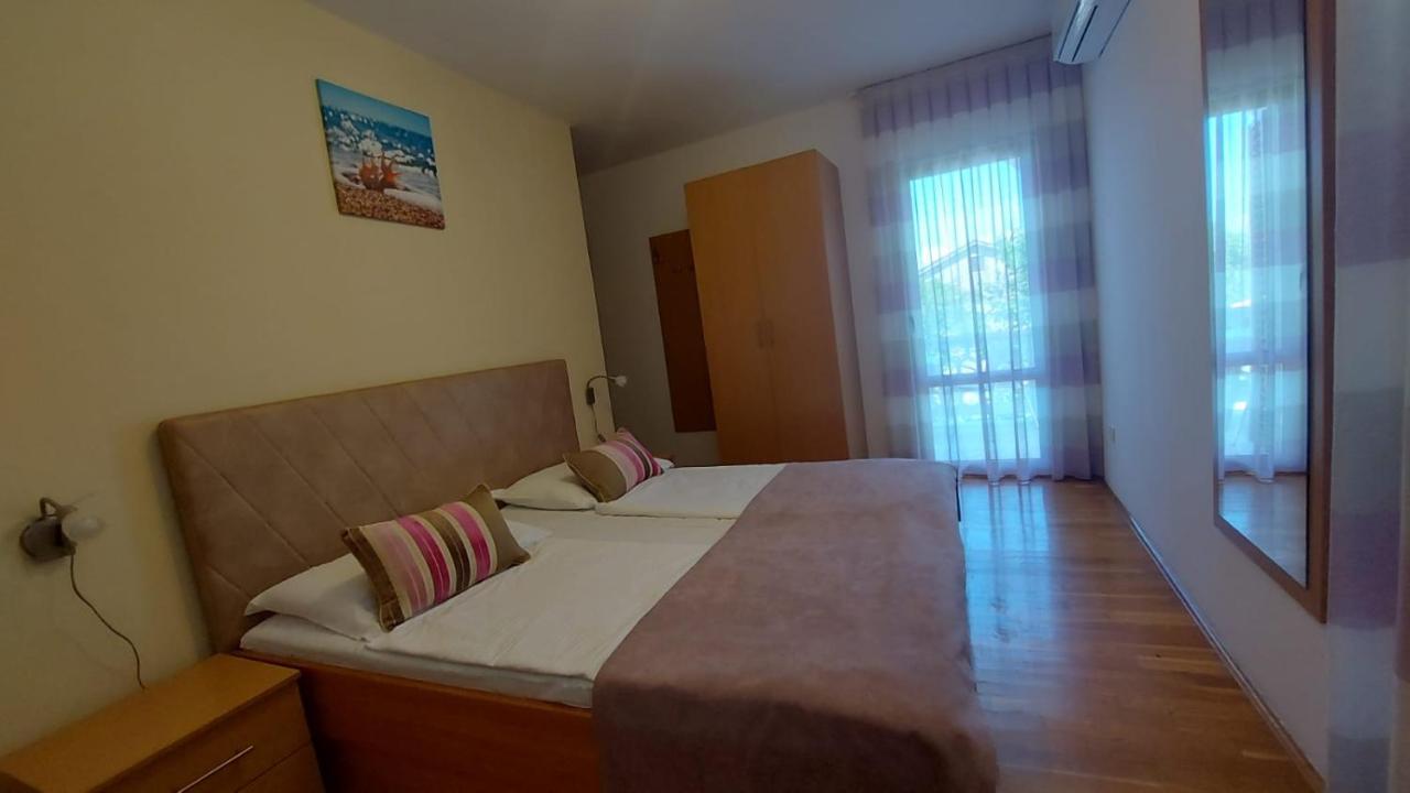 Guest House Tom Malinska Bagian luar foto