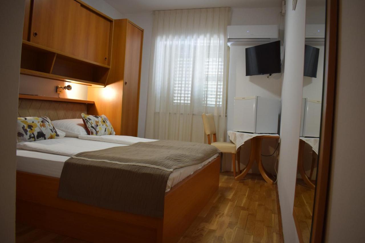 Guest House Tom Malinska Bagian luar foto