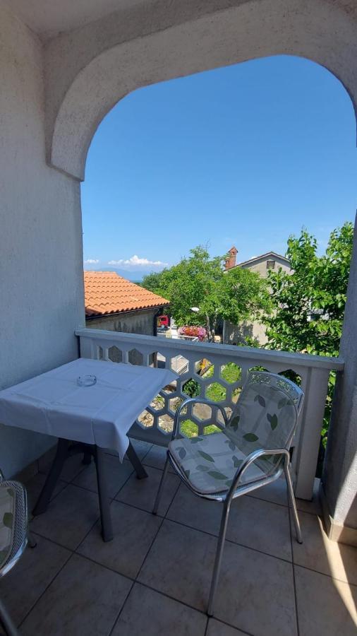 Guest House Tom Malinska Bagian luar foto