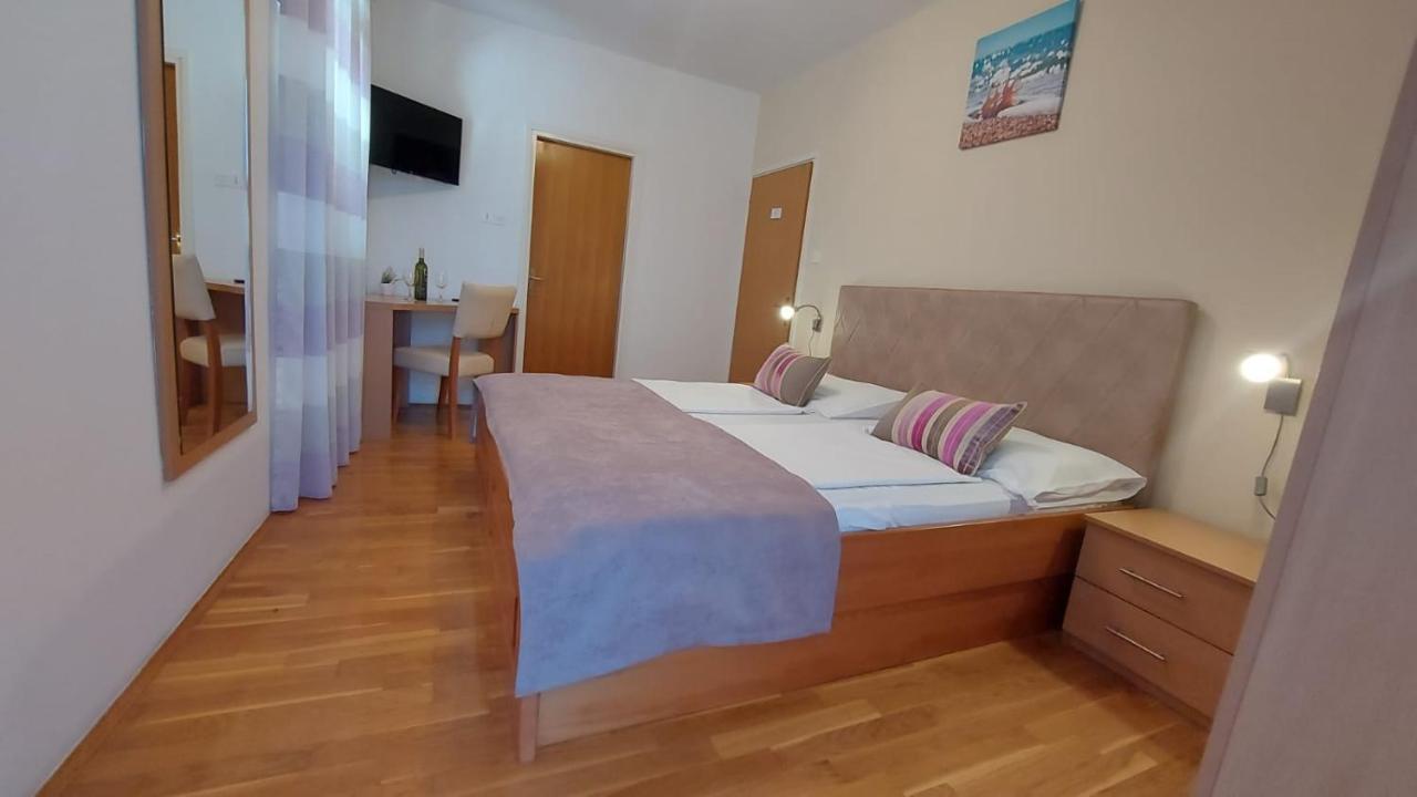 Guest House Tom Malinska Bagian luar foto