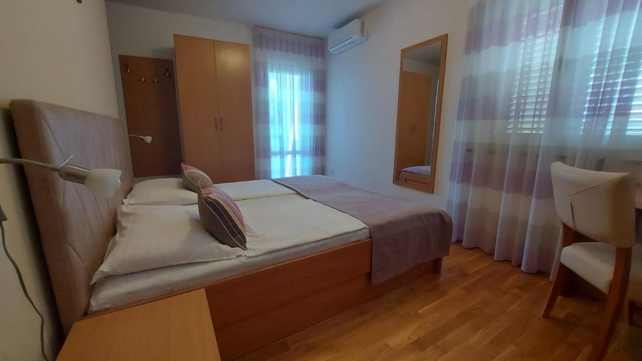 Guest House Tom Malinska Bagian luar foto