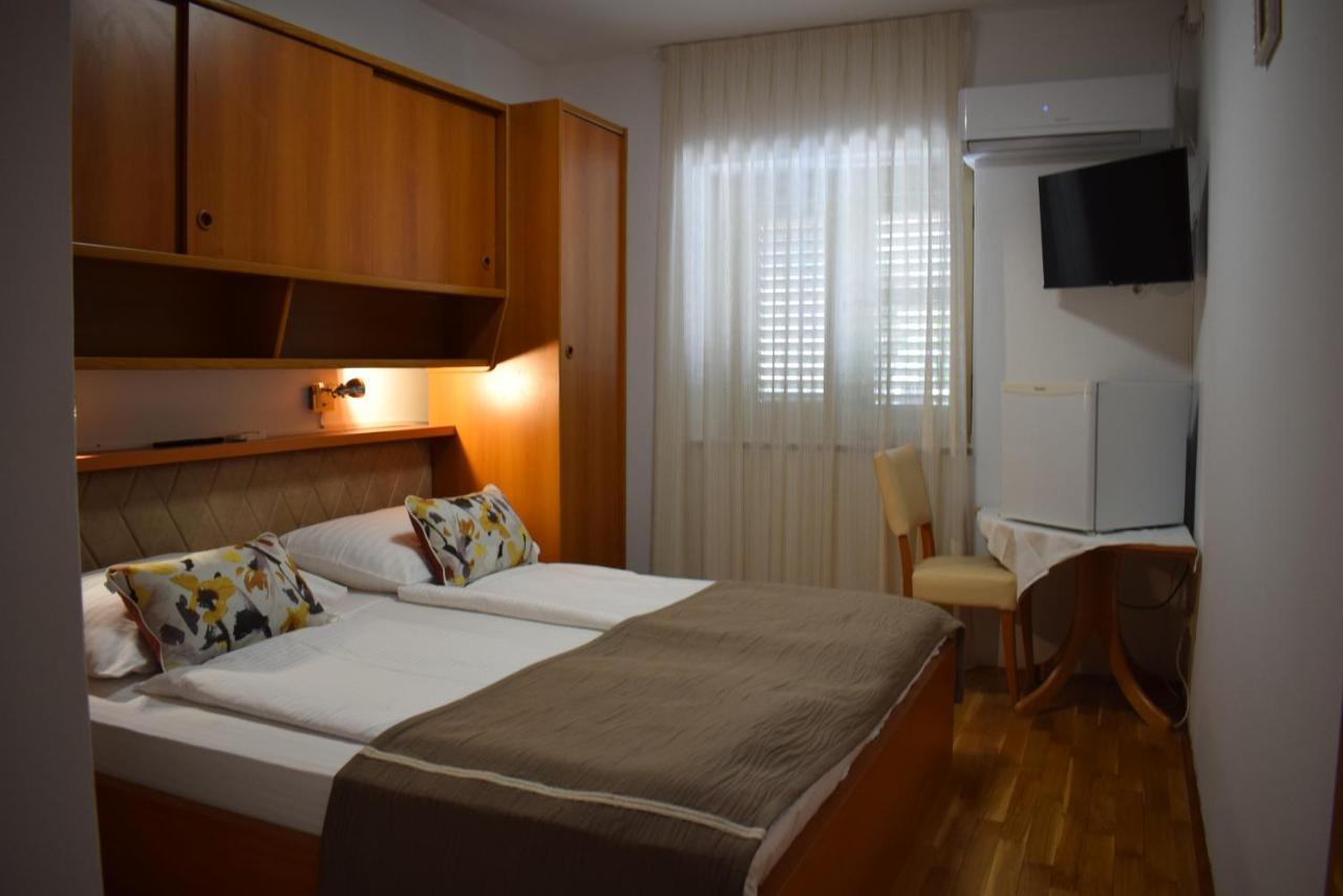 Guest House Tom Malinska Bagian luar foto