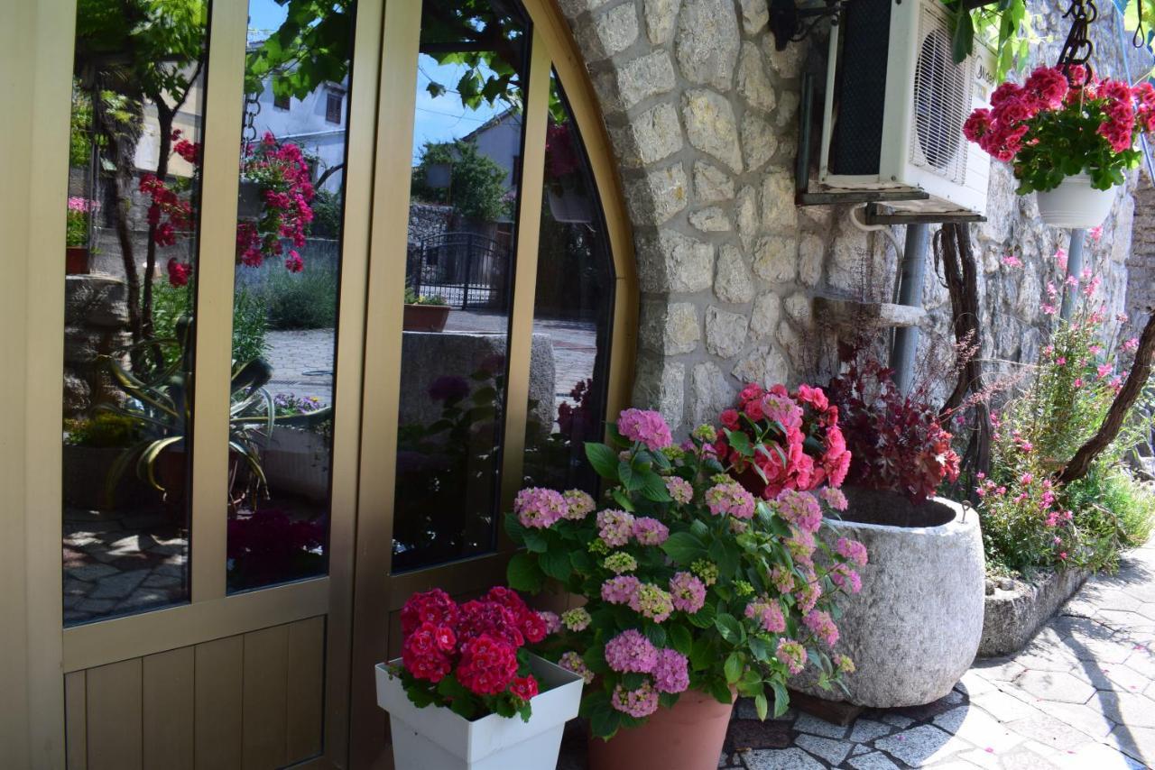 Guest House Tom Malinska Bagian luar foto