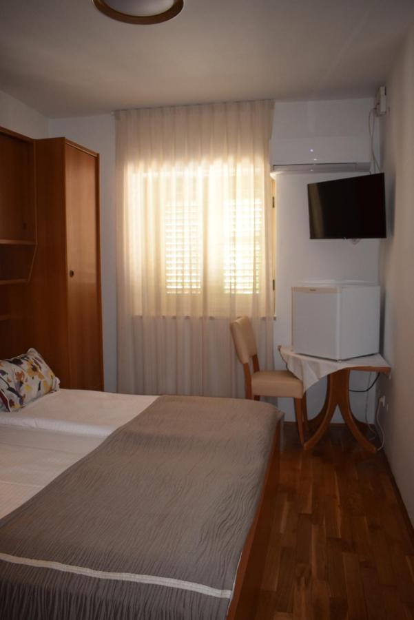 Guest House Tom Malinska Bagian luar foto